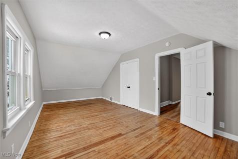 4977 E 90th Street Garfield Heights OH 44125