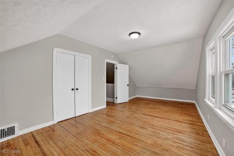 4977 E 90th Street Garfield Heights OH 44125