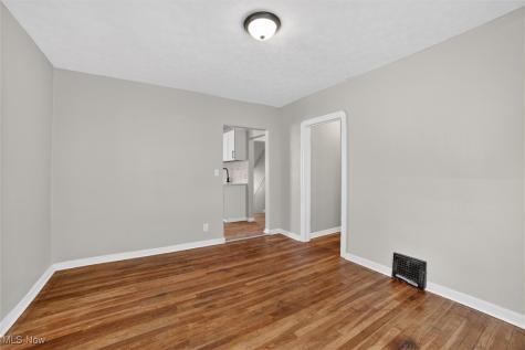 4977 E 90th Street Garfield Heights OH 44125