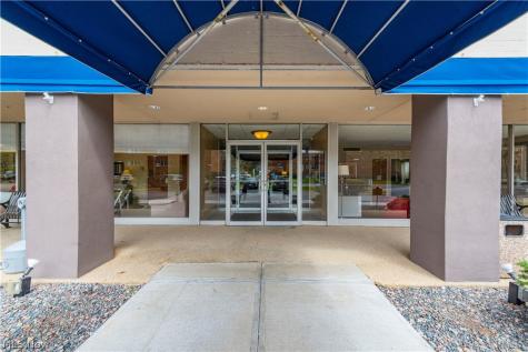 12520 Edgewater Drive Lakewood OH 44107