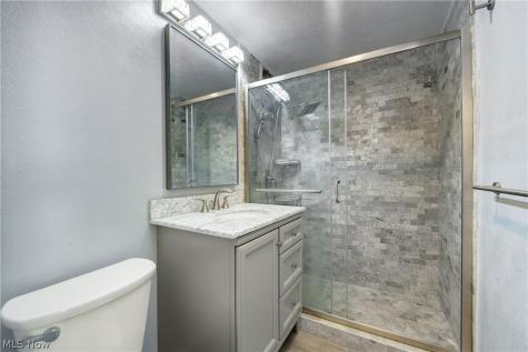 12520 Edgewater Drive Lakewood OH 44107