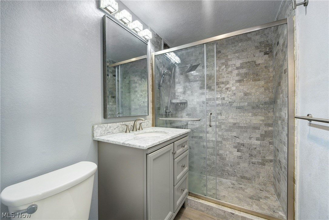 12520 Edgewater Drive Lakewood OH 44107