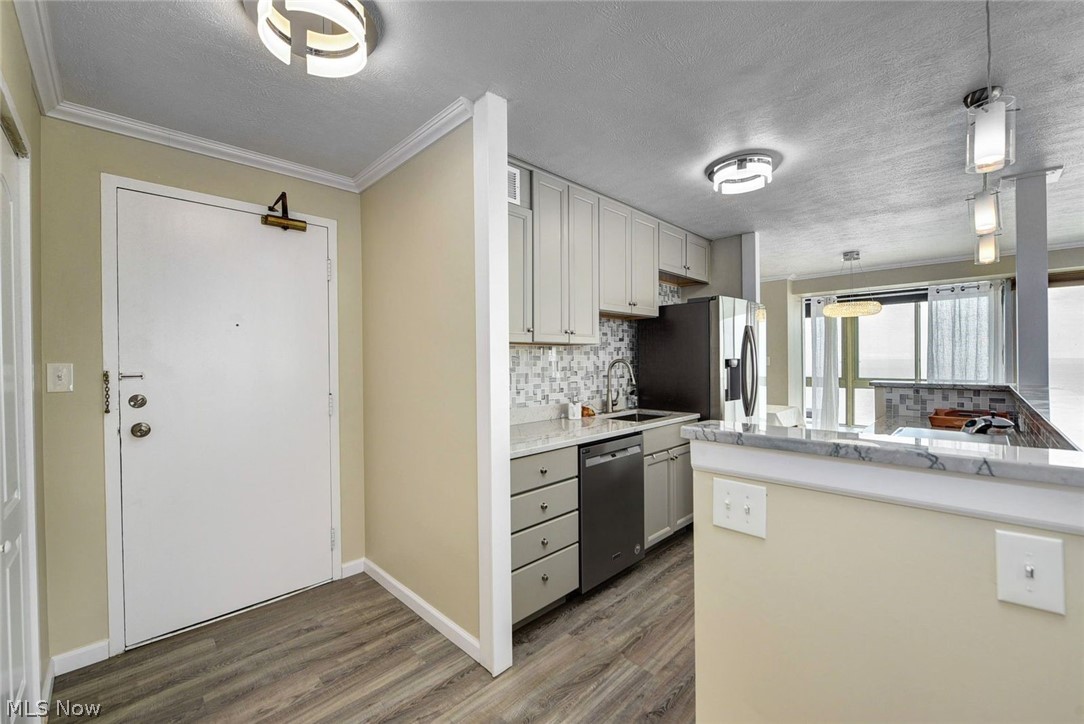 12520 Edgewater Drive Lakewood OH 44107