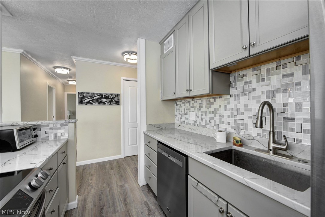12520 Edgewater Drive Lakewood OH 44107