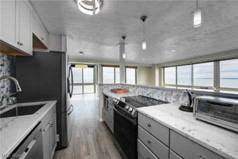 12520 Edgewater Drive Lakewood OH 44107