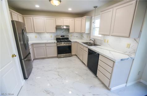 4823 Elizabeth Lane Brooklyn OH 44144