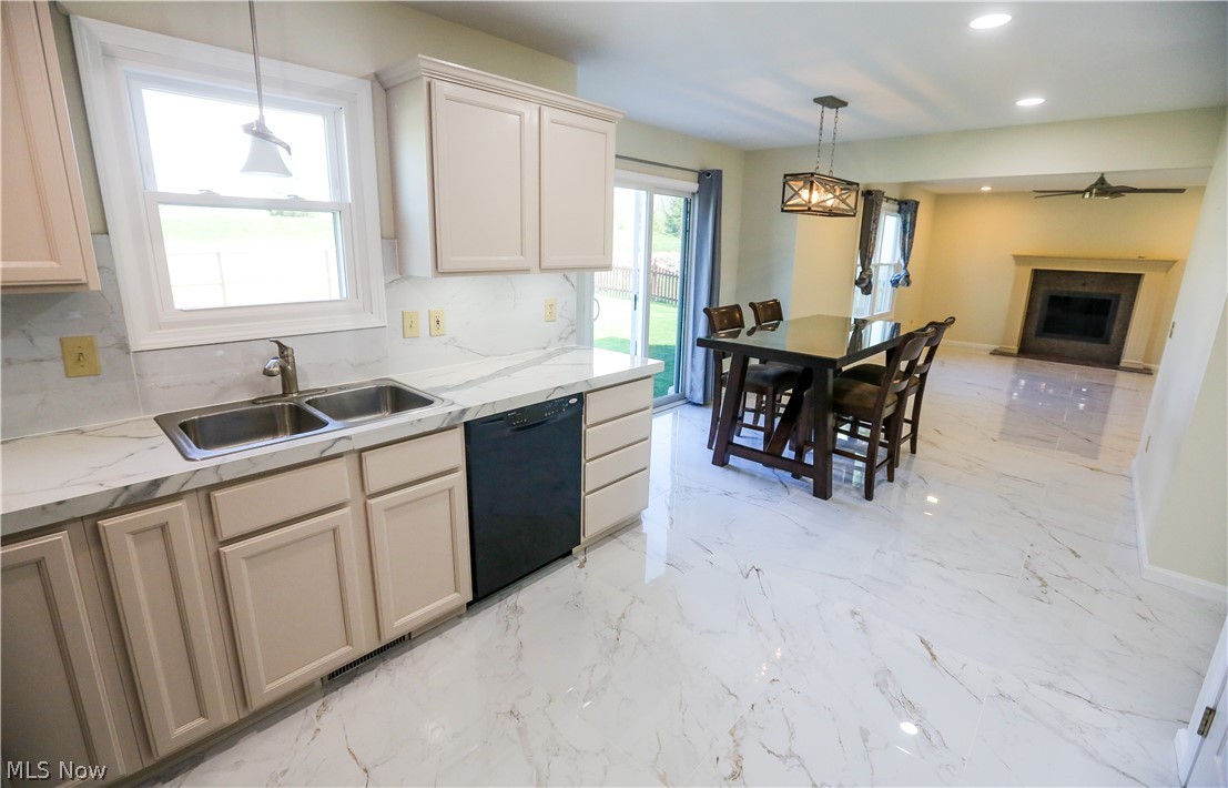 4823 Elizabeth Lane Brooklyn OH 44144