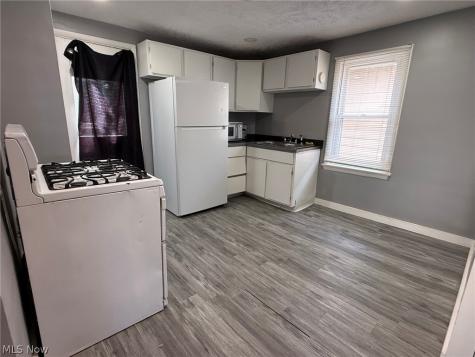 190 E Mapledale Avenue Akron OH 44301