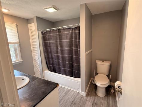 190 E Mapledale Avenue Akron OH 44301