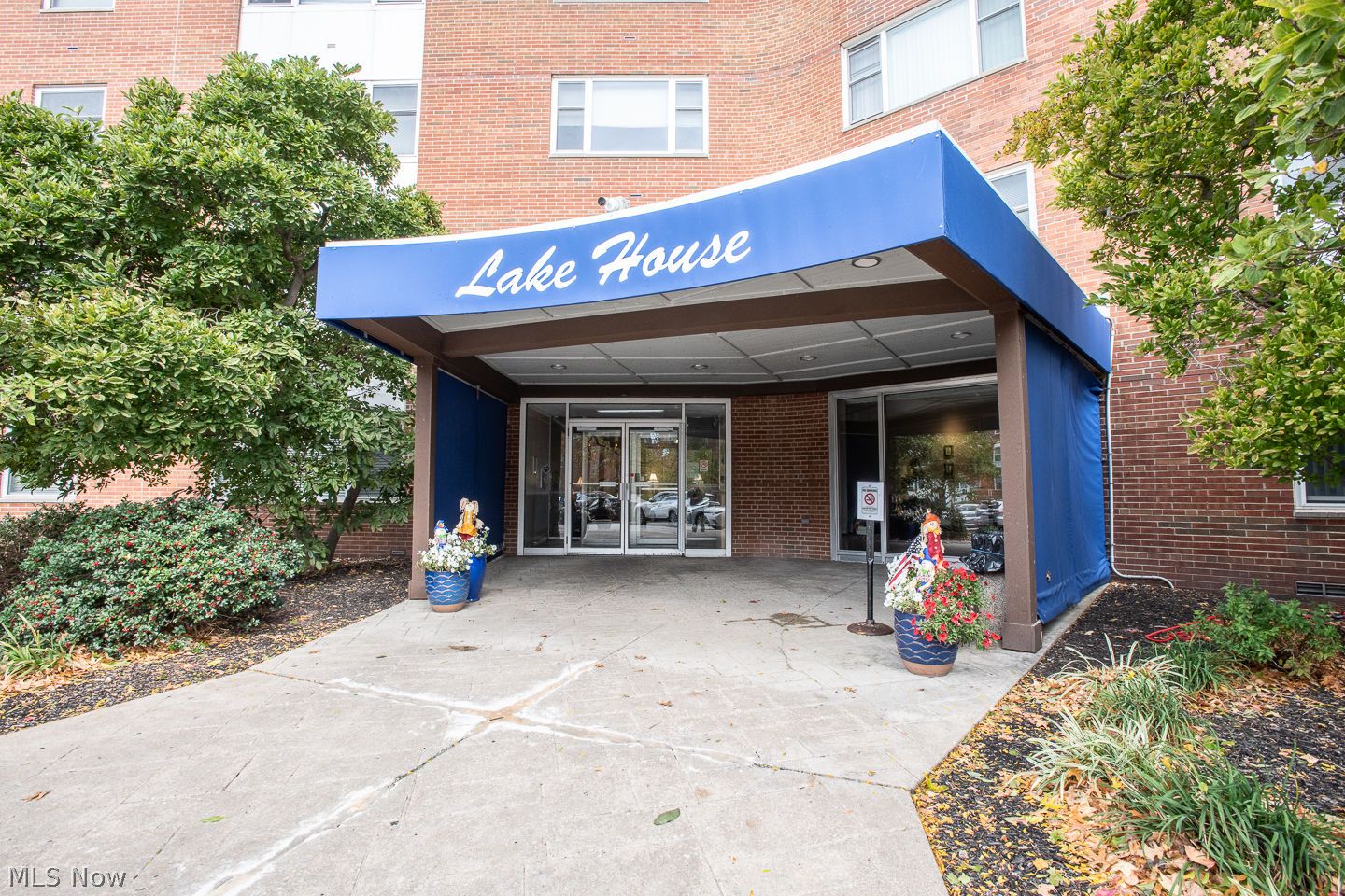 11850 Edgewater Drive Lakewood OH 44107