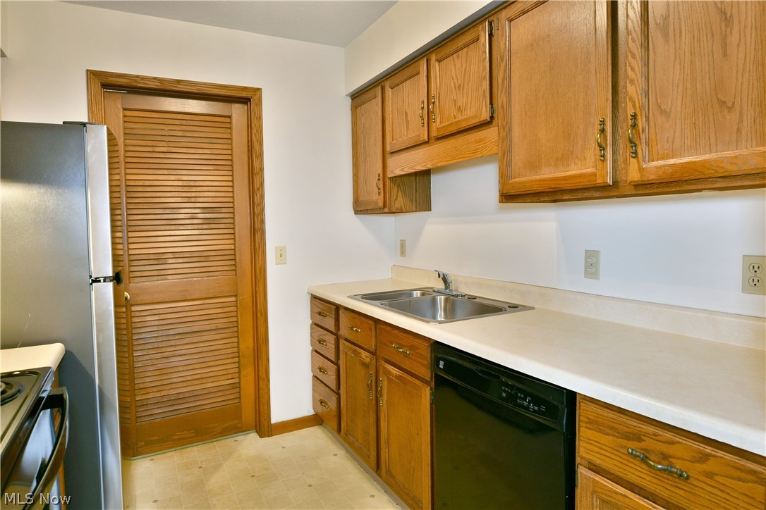 2237 Cadwallader Sonk Cortland OH 44410