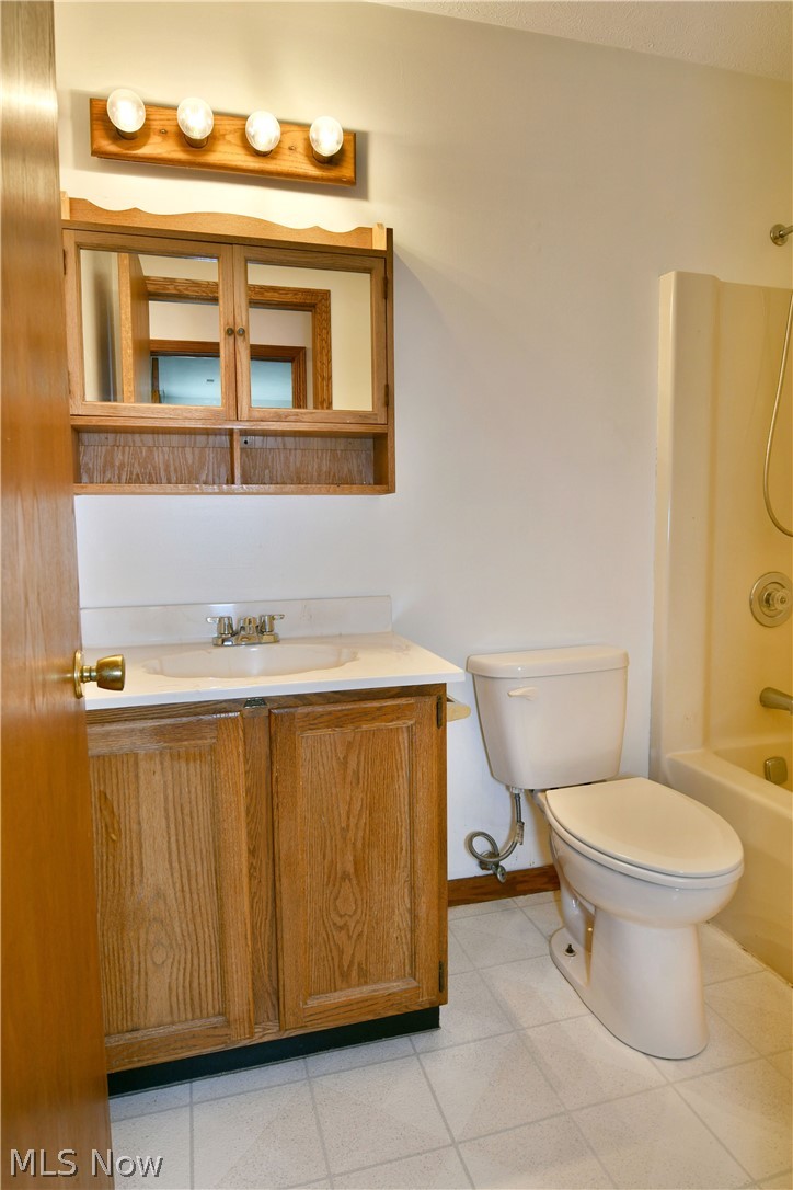 2237 Cadwallader Sonk Cortland OH 44410