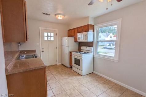 12721 Emery Avenue Cleveland OH 44135