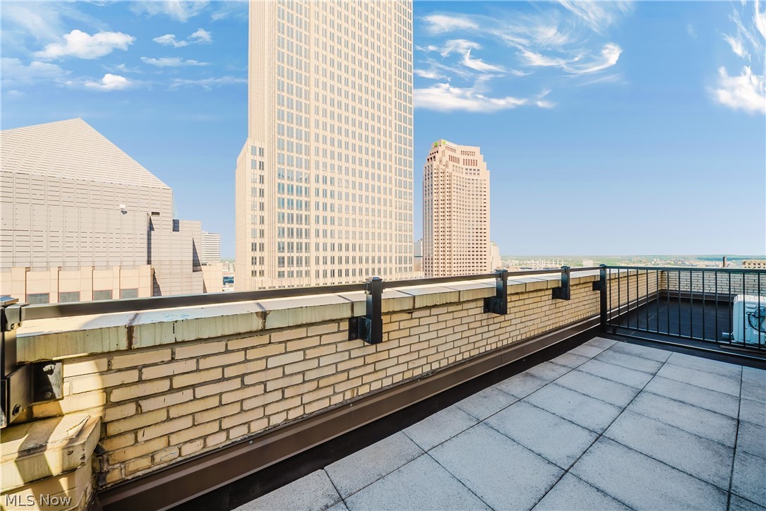 99 W Saint Clair Avenue Cleveland OH 44113