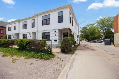 2059 W 34th Place Cleveland OH 44113