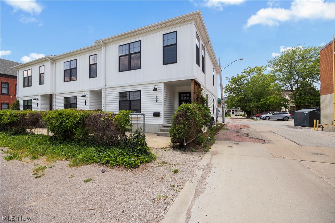 2059 W 34th Place Cleveland OH 44113