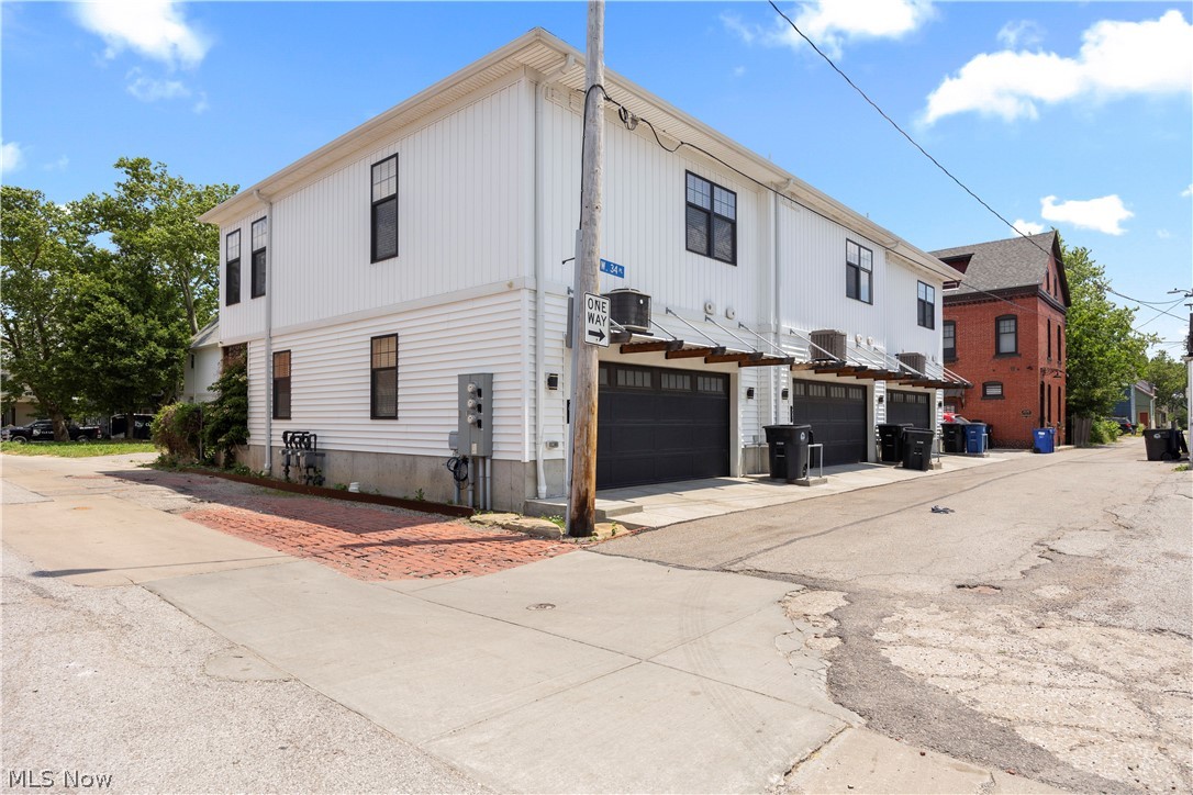 2059 W 34th Place Cleveland OH 44113