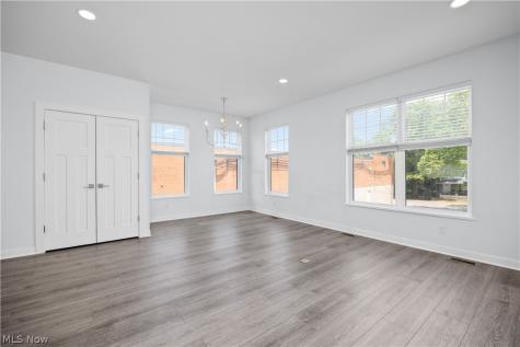 2059 W 34th Place Cleveland OH 44113