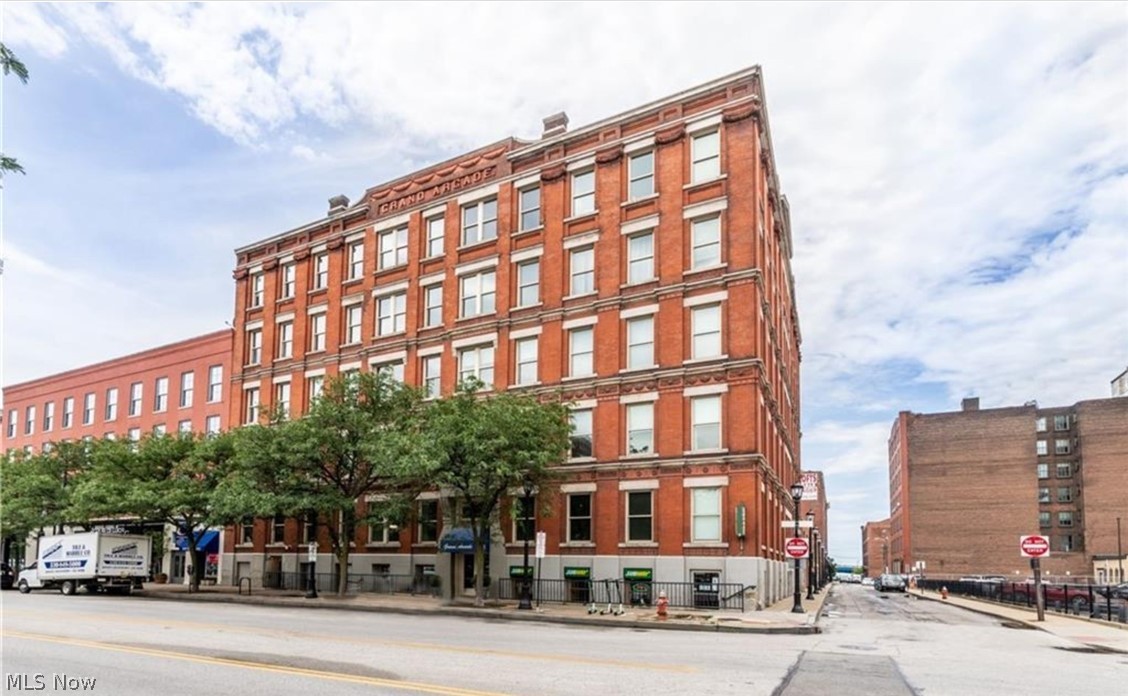 408 W Saint Clair Avenue Cleveland OH 44113