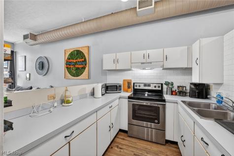408 W Saint Clair Avenue Cleveland OH 44113
