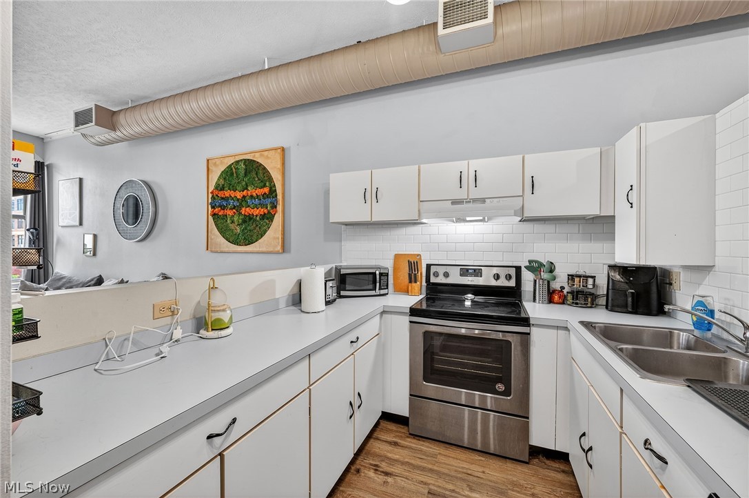 408 W Saint Clair Avenue Cleveland OH 44113