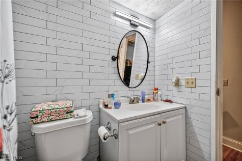 408 W Saint Clair Avenue Cleveland OH 44113