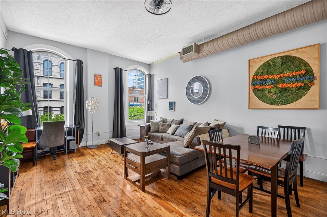 408 W Saint Clair Avenue Cleveland OH 44113