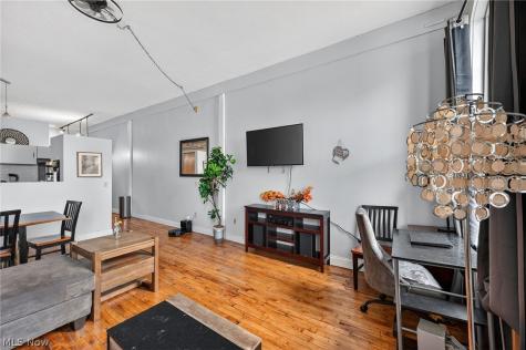 408 W Saint Clair Avenue Cleveland OH 44113
