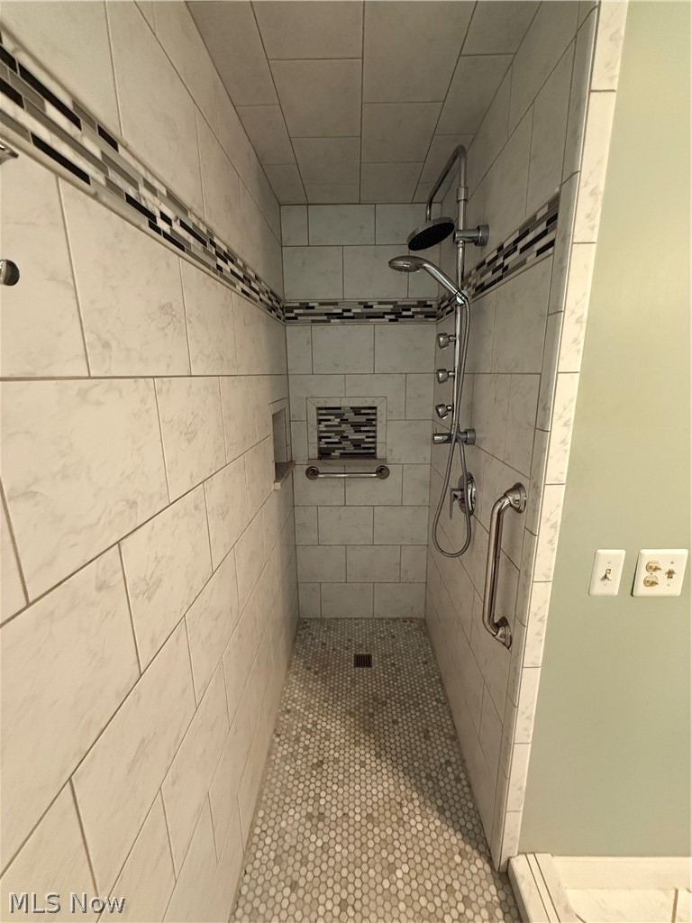6803 Cranbrook Brecksville OH 44141