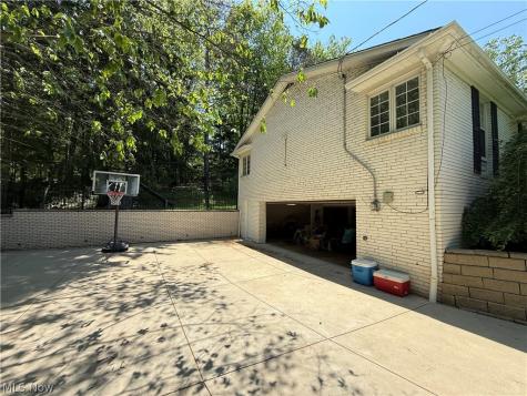 6803 Cranbrook Brecksville OH 44141