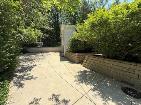 6803 Cranbrook Brecksville OH 44141