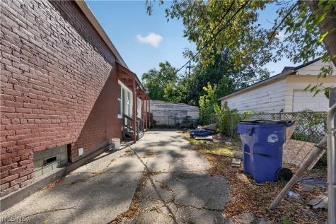 9901 Loretta Avenue Cleveland OH 44102