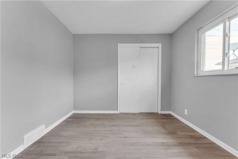 2915 Snow Road Parma OH 44134