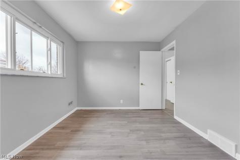 2915 Snow Road Parma OH 44134