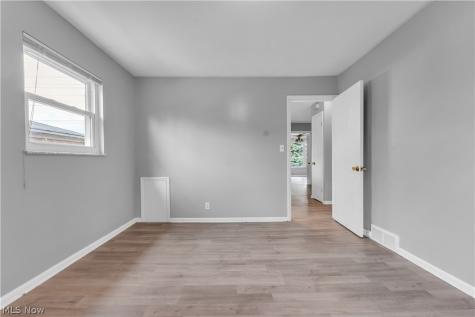 2915 Snow Road Parma OH 44134