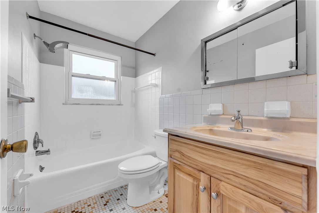 2915 Snow Road Parma OH 44134