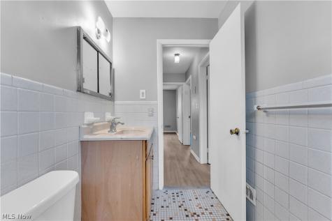 2915 Snow Road Parma OH 44134