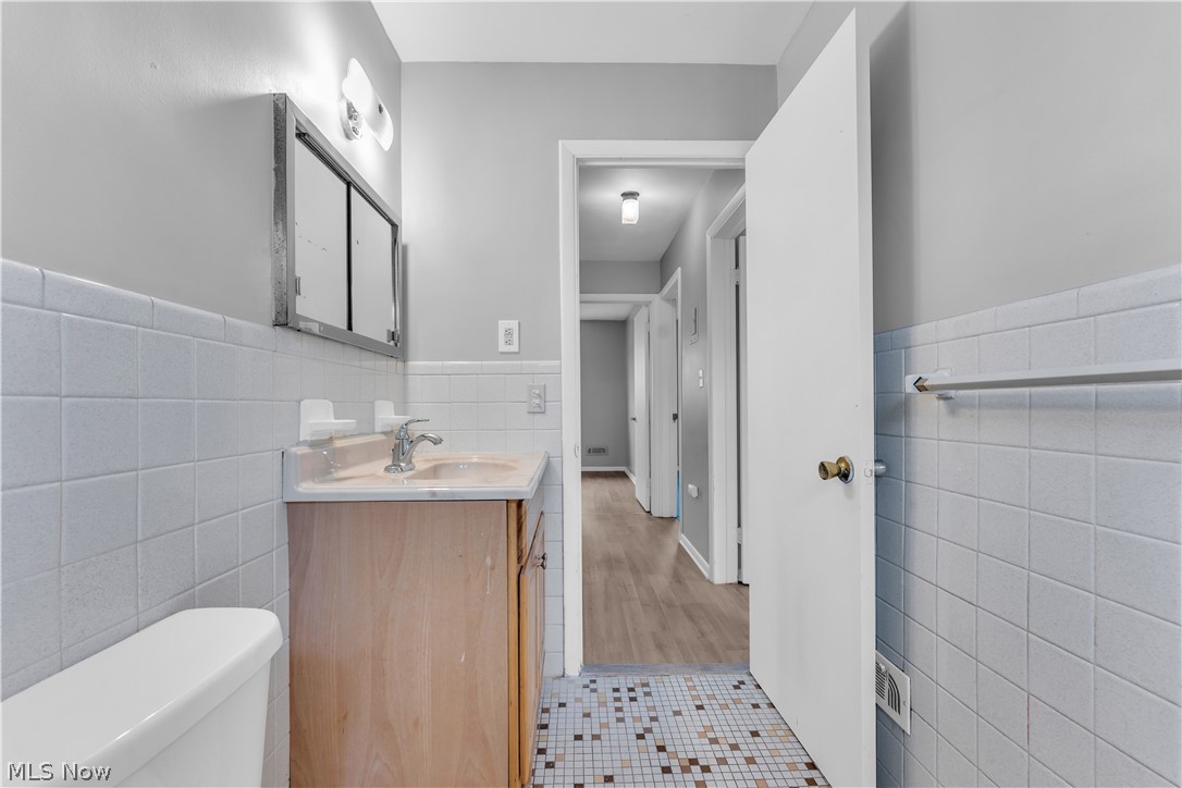 2915 Snow Road Parma OH 44134