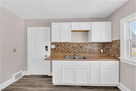 10602 Langton Avenue Garfield Heights OH 44125