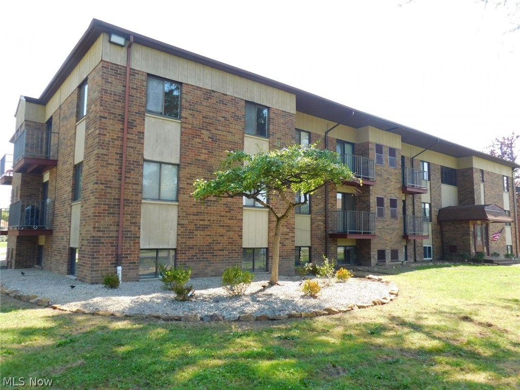 1860 Mahoning Avenue NW Warren OH 44483
