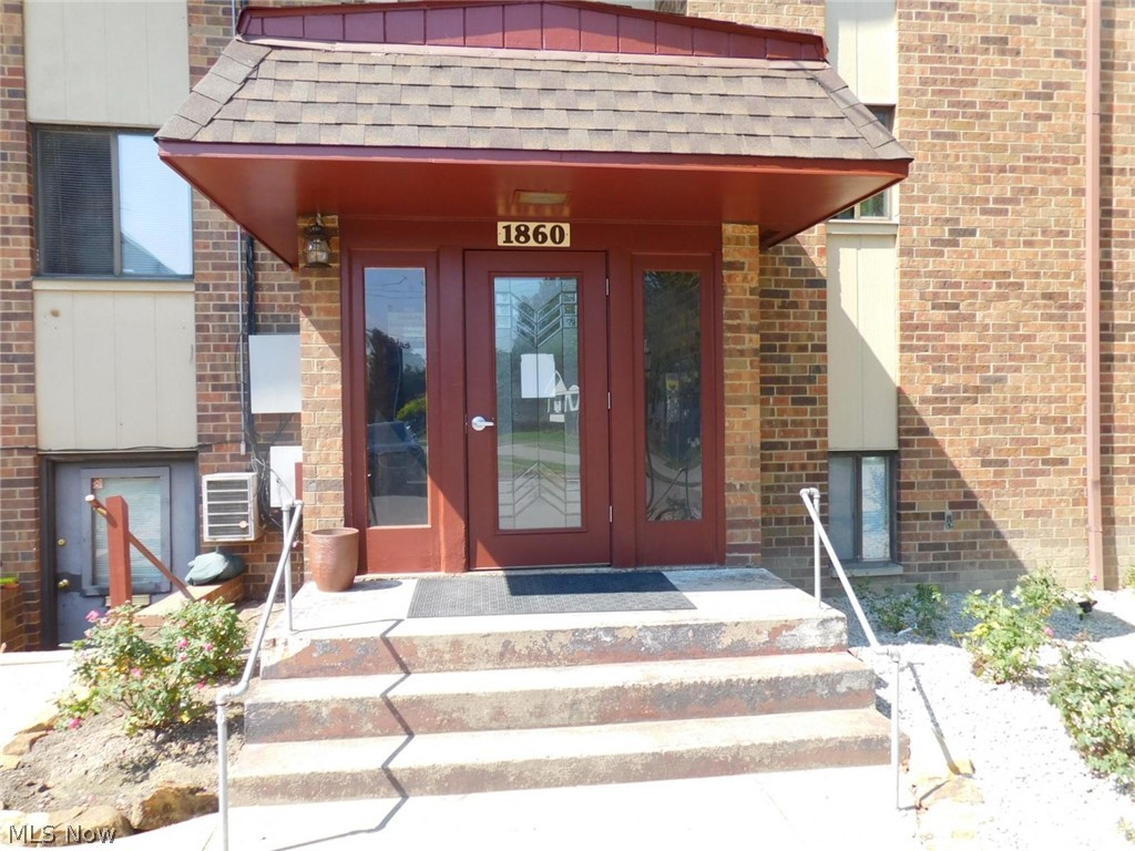 1860 Mahoning Avenue NW Warren OH 44483