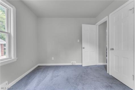18907 Harlan Drive Maple Heights OH 44137