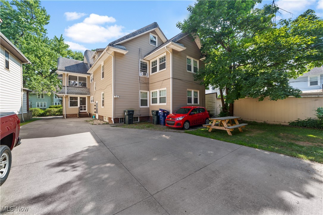 2819 E Derbyshire Road Cleveland Heights OH 44118