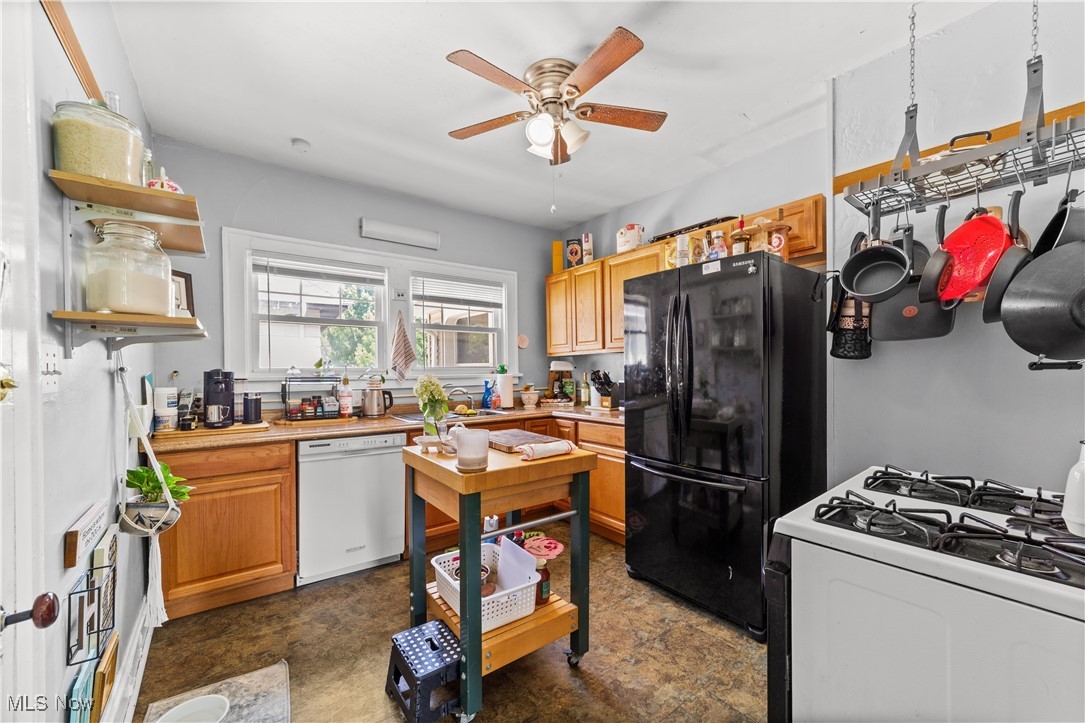 2819 E Derbyshire Road Cleveland Heights OH 44118