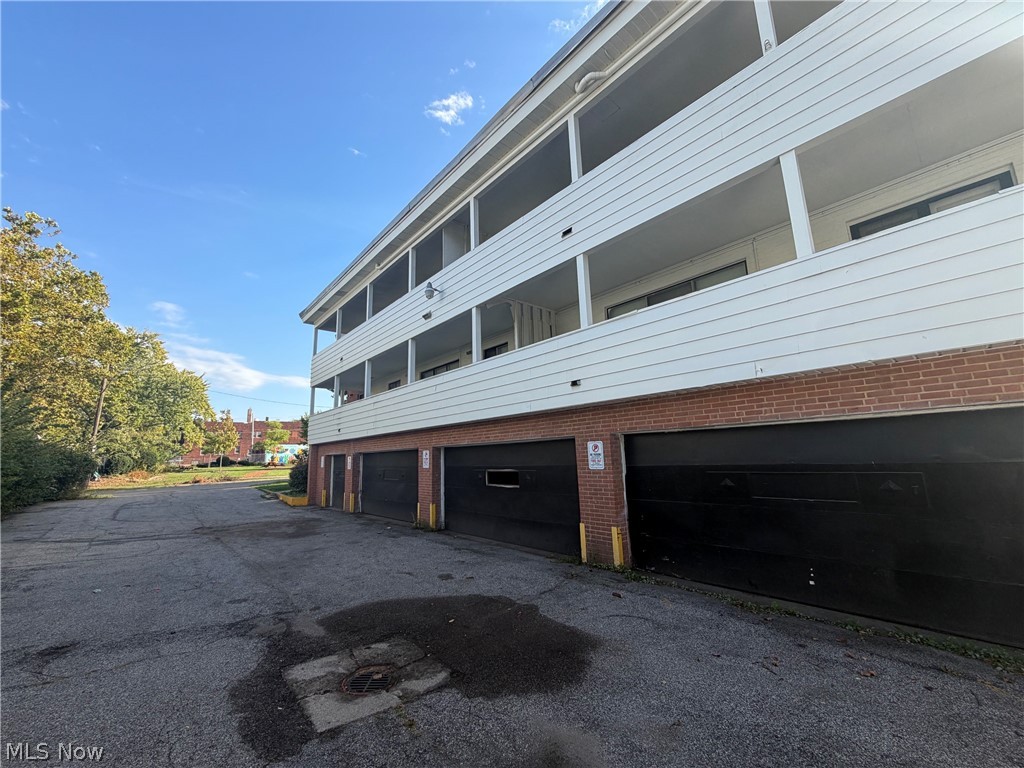 2537 Noble Road Cleveland Heights OH 44121