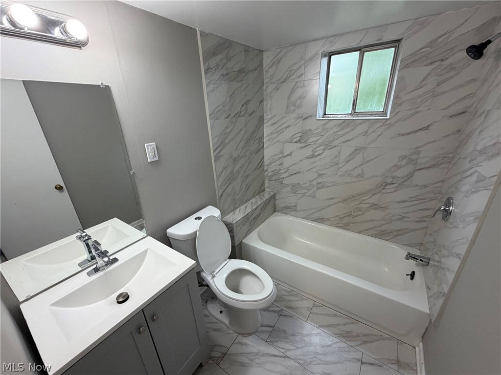 2537 Noble Road Cleveland Heights OH 44121