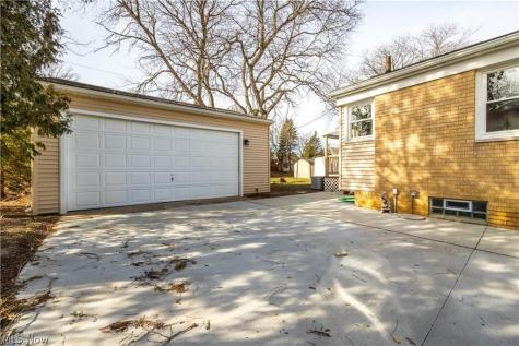 1996 N Doovys Street Avon OH 44011