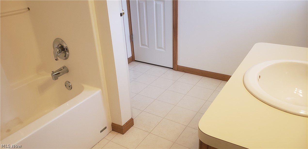 15032 Woodsong Drive Middlefield OH 44062