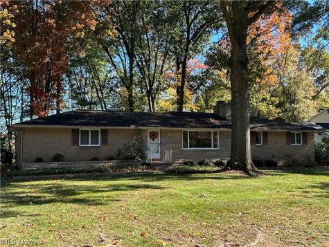 4384 Parkdale Avenue NW Canton OH 44718