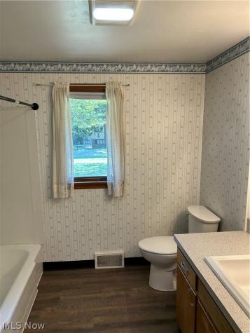 4384 Parkdale Avenue NW Canton OH 44718